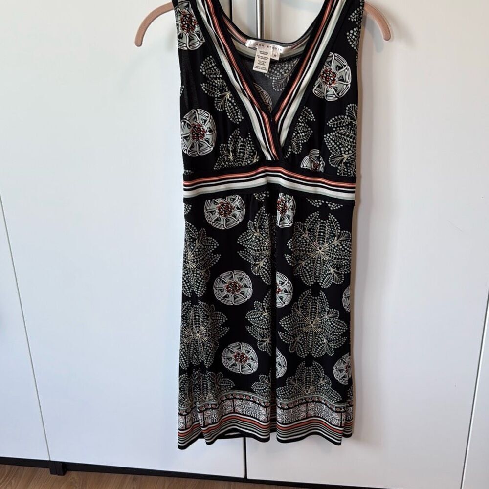Max studio dress size medium‎   Geometrical floral pattern